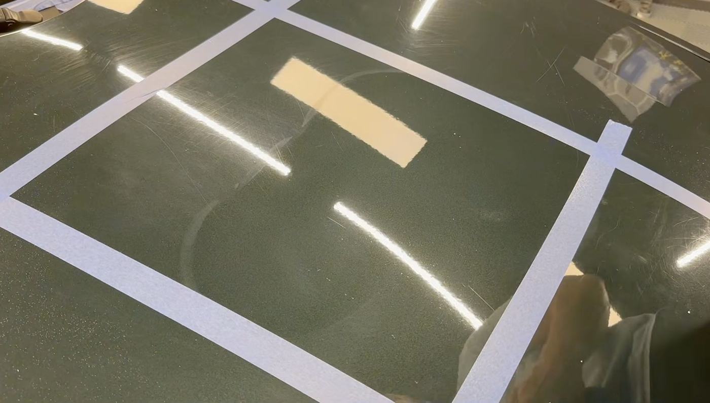 Micro-rayures sur le capot de la Citroën ZX avant polissage